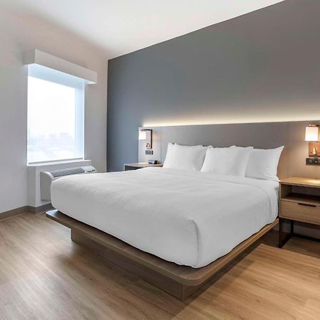 Comfort Inn & Suites Newark Liberty International Airport Bagian luar foto