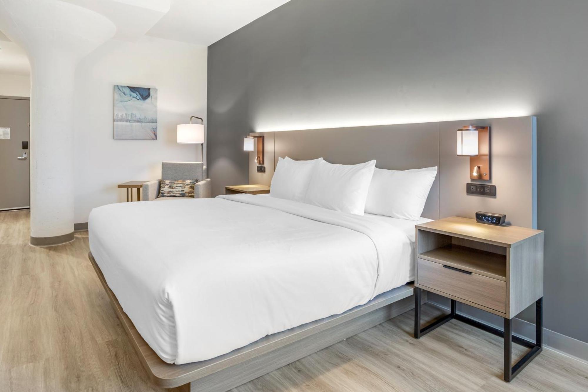 Comfort Inn & Suites Newark Liberty International Airport Bagian luar foto