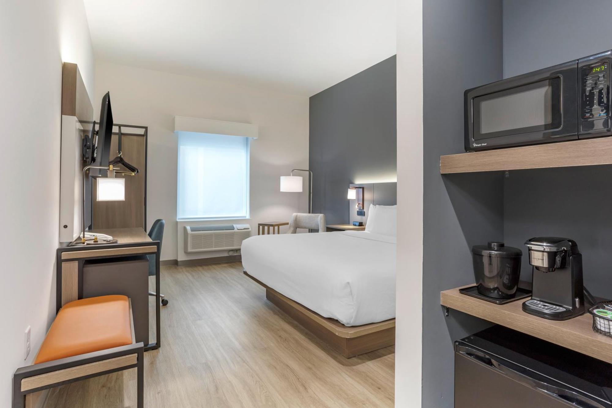 Comfort Inn & Suites Newark Liberty International Airport Bagian luar foto
