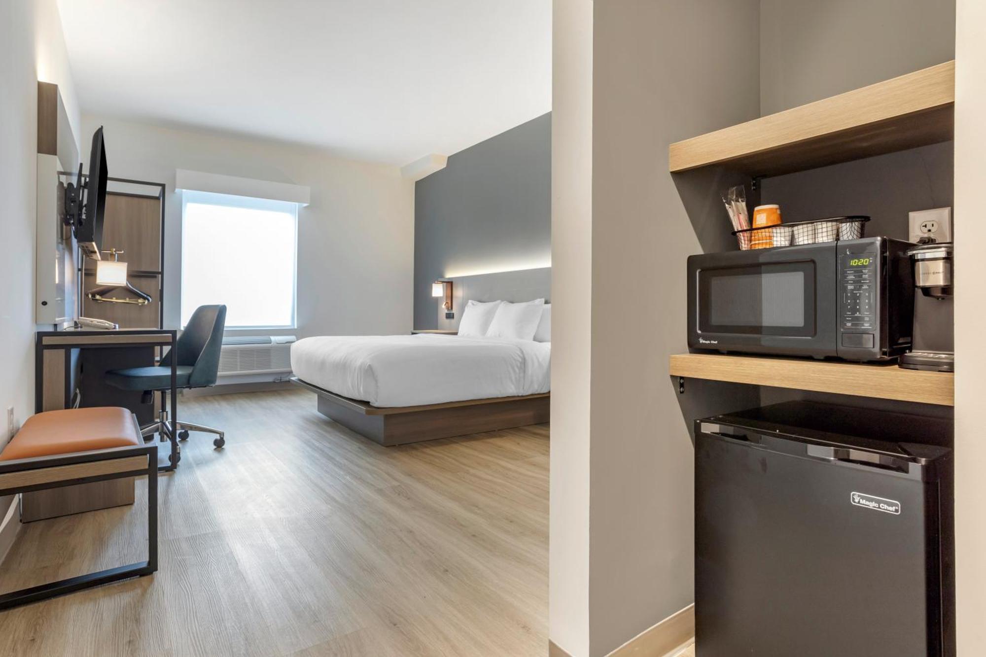 Comfort Inn & Suites Newark Liberty International Airport Bagian luar foto