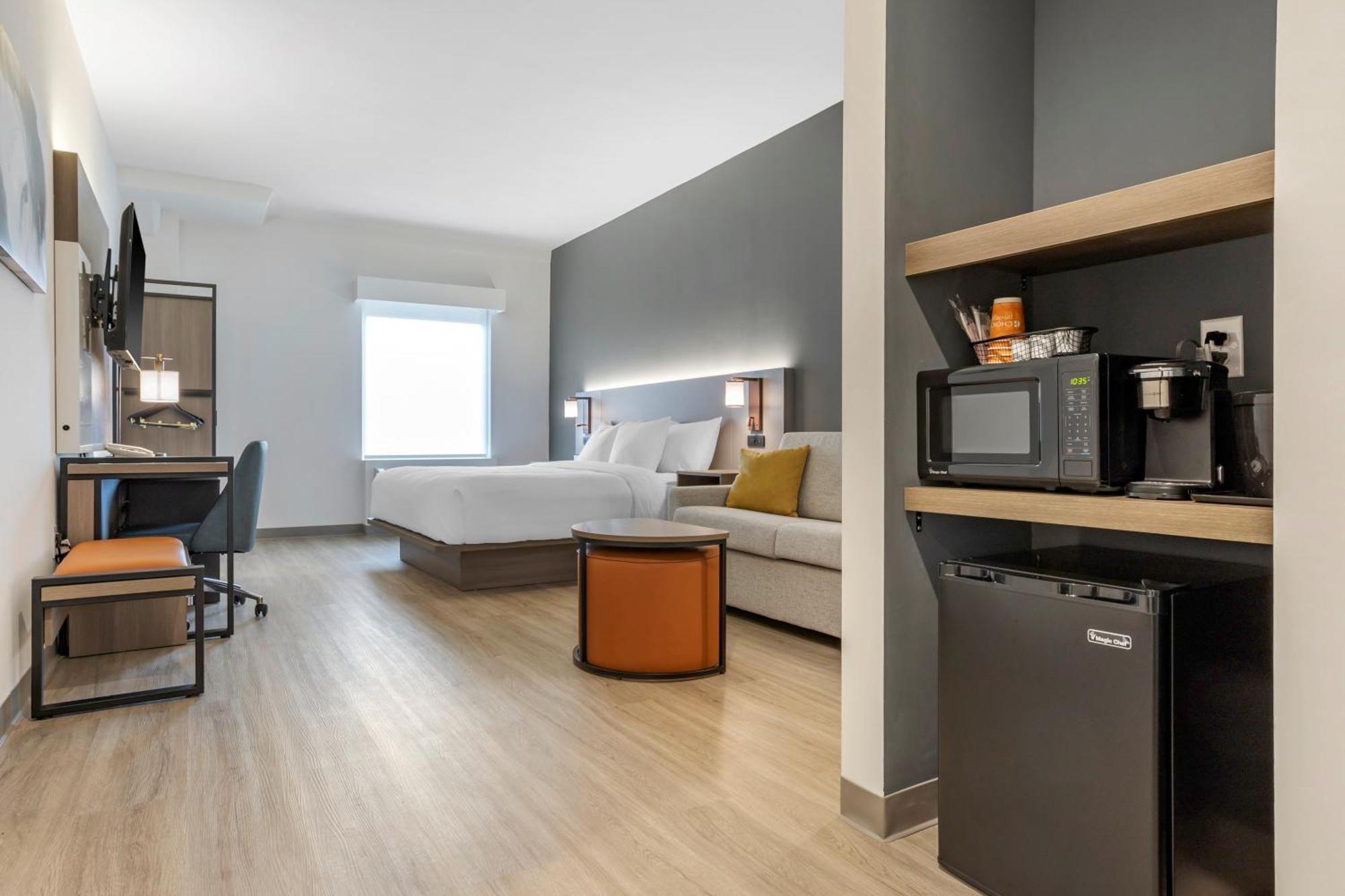 Comfort Inn & Suites Newark Liberty International Airport Bagian luar foto