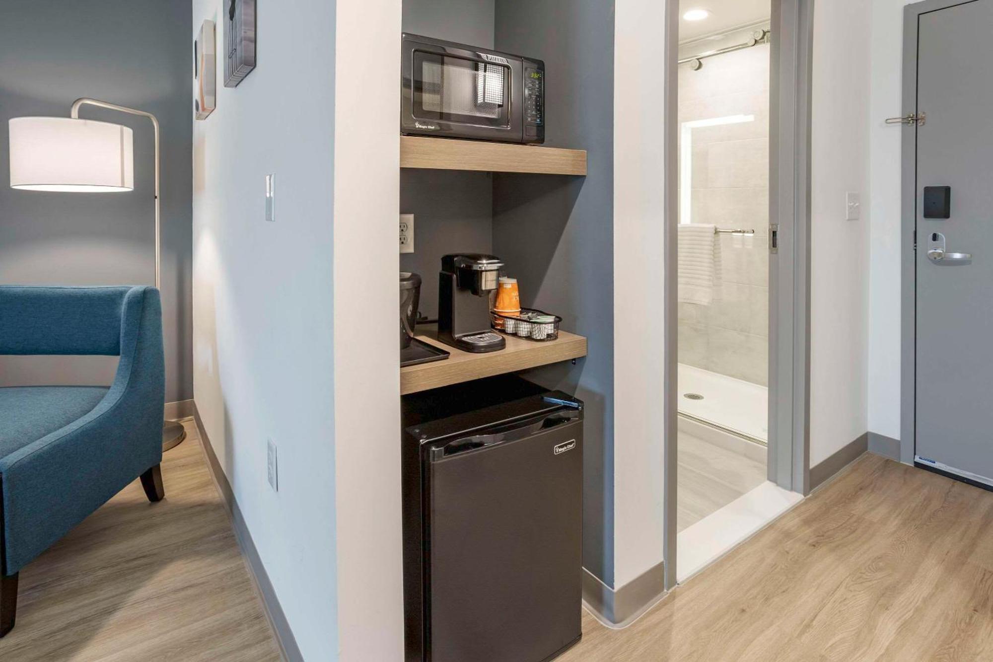 Comfort Inn & Suites Newark Liberty International Airport Bagian luar foto
