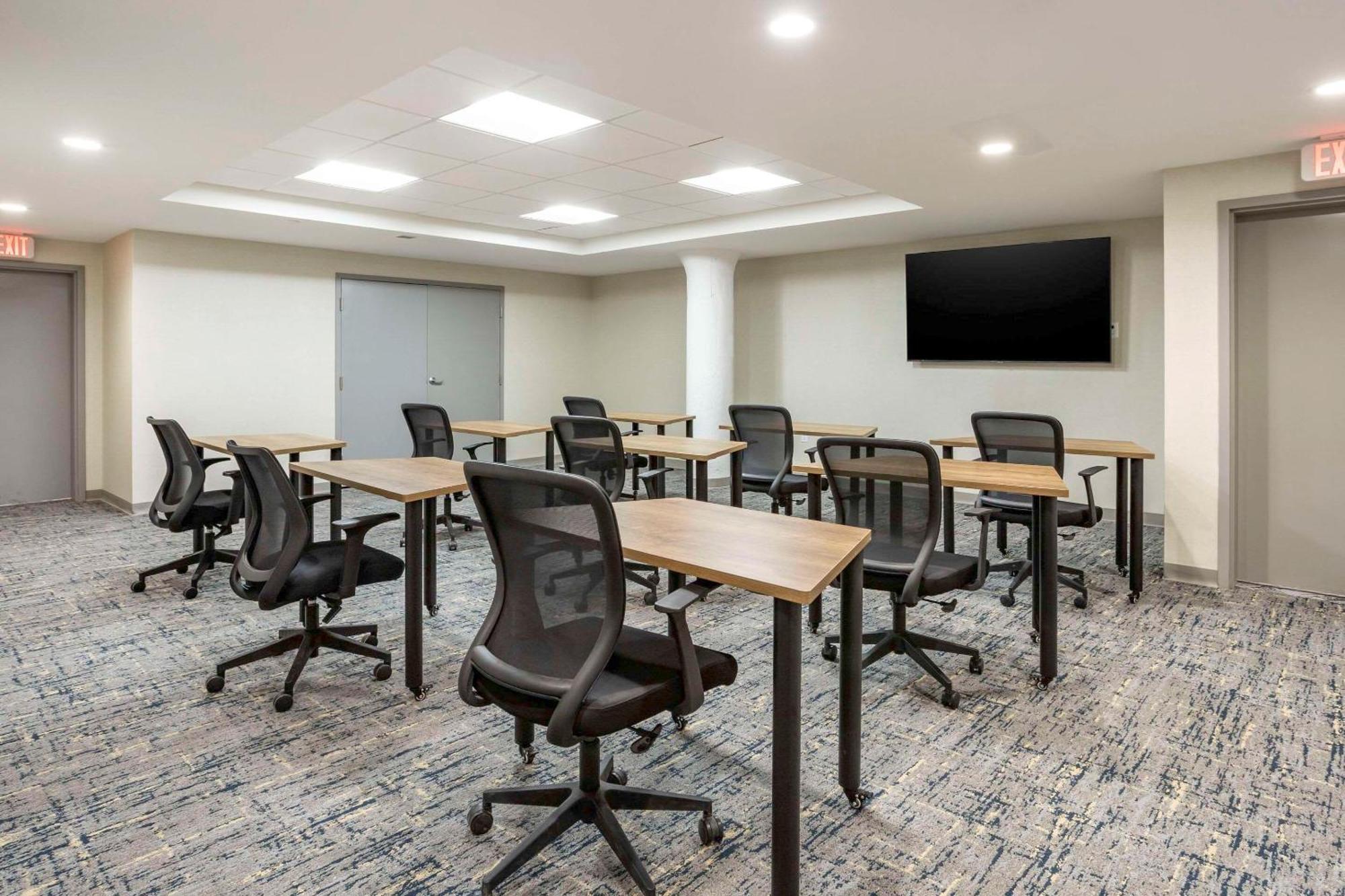 Comfort Inn & Suites Newark Liberty International Airport Bagian luar foto