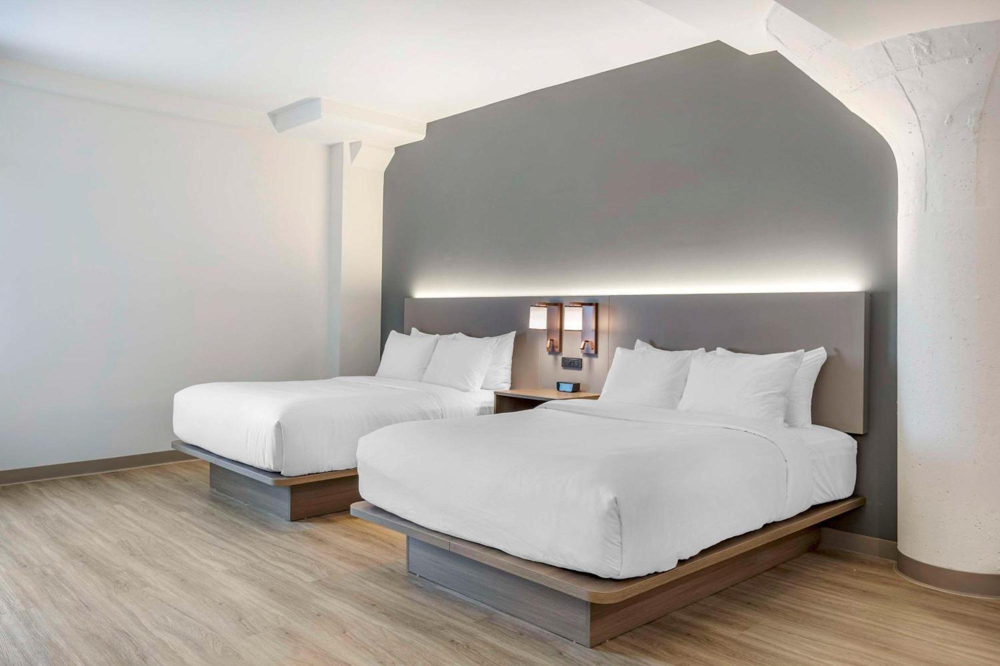 Comfort Inn & Suites Newark Liberty International Airport Bagian luar foto