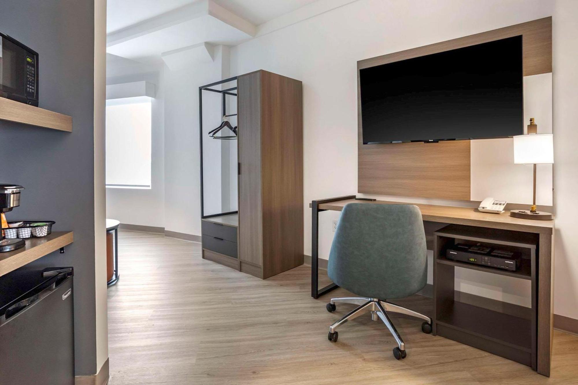 Comfort Inn & Suites Newark Liberty International Airport Bagian luar foto
