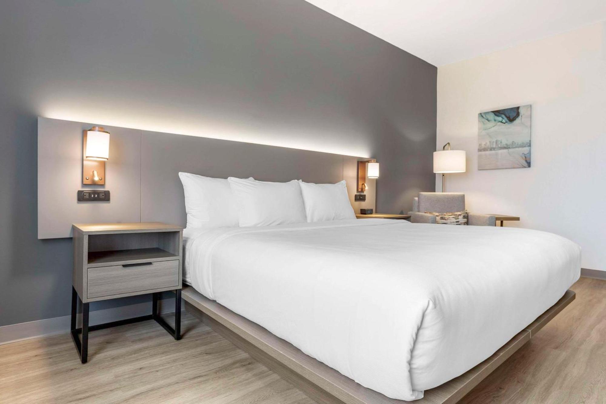 Comfort Inn & Suites Newark Liberty International Airport Bagian luar foto