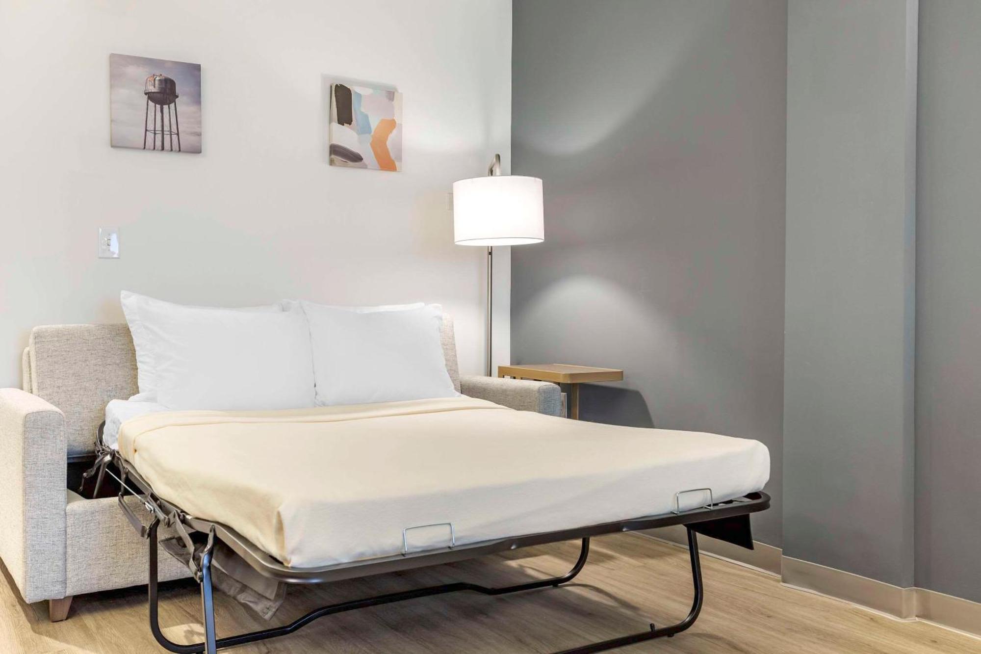 Comfort Inn & Suites Newark Liberty International Airport Bagian luar foto