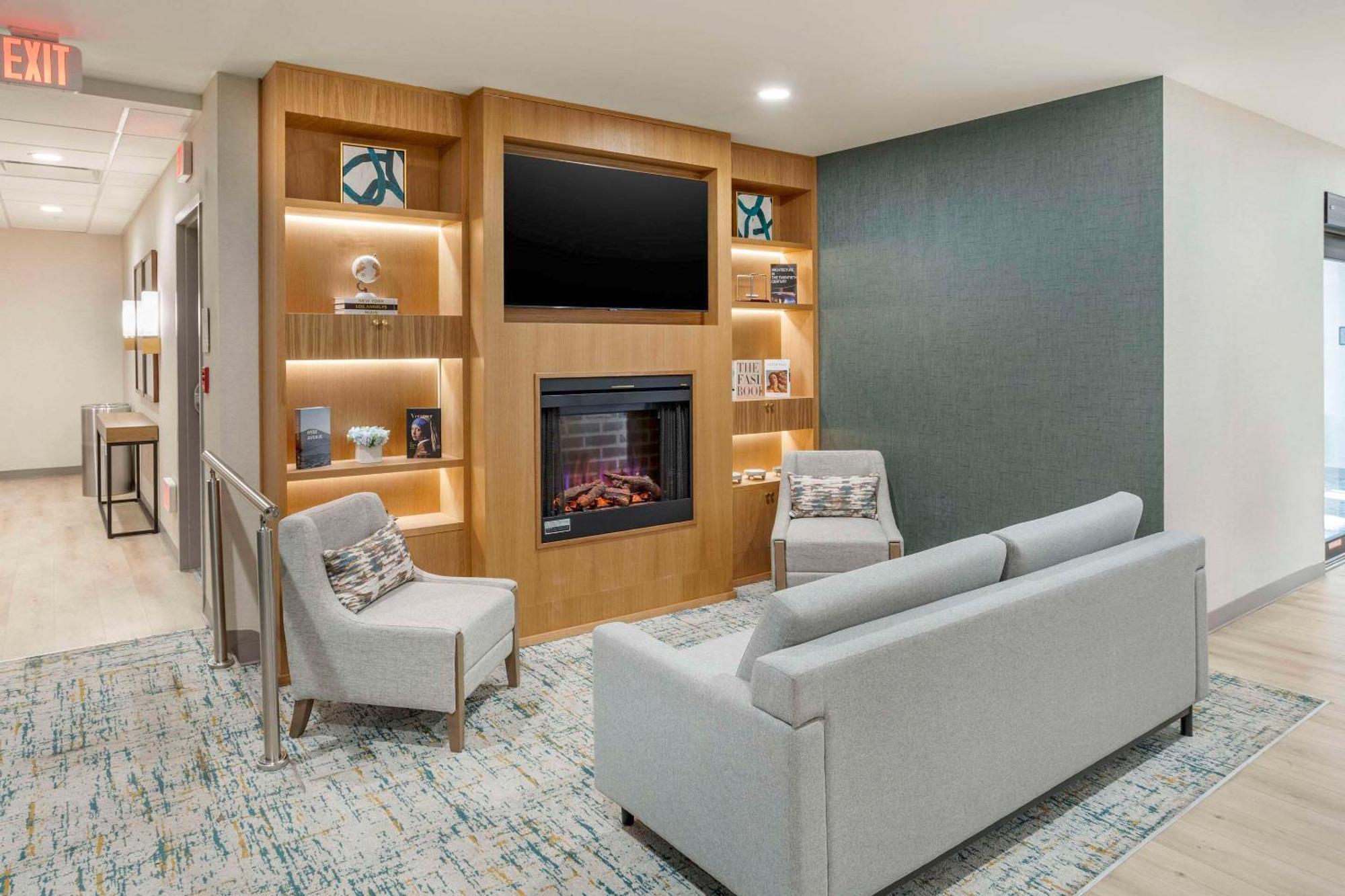 Comfort Inn & Suites Newark Liberty International Airport Bagian luar foto