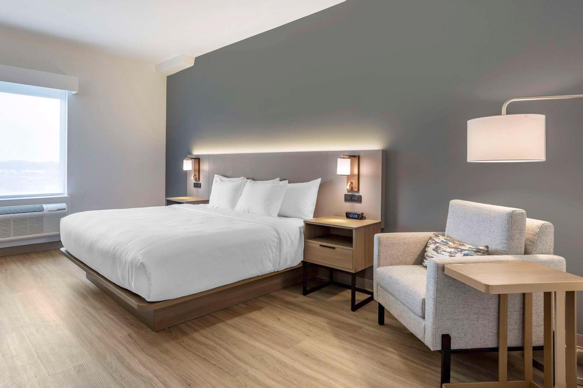 Comfort Inn & Suites Newark Liberty International Airport Bagian luar foto