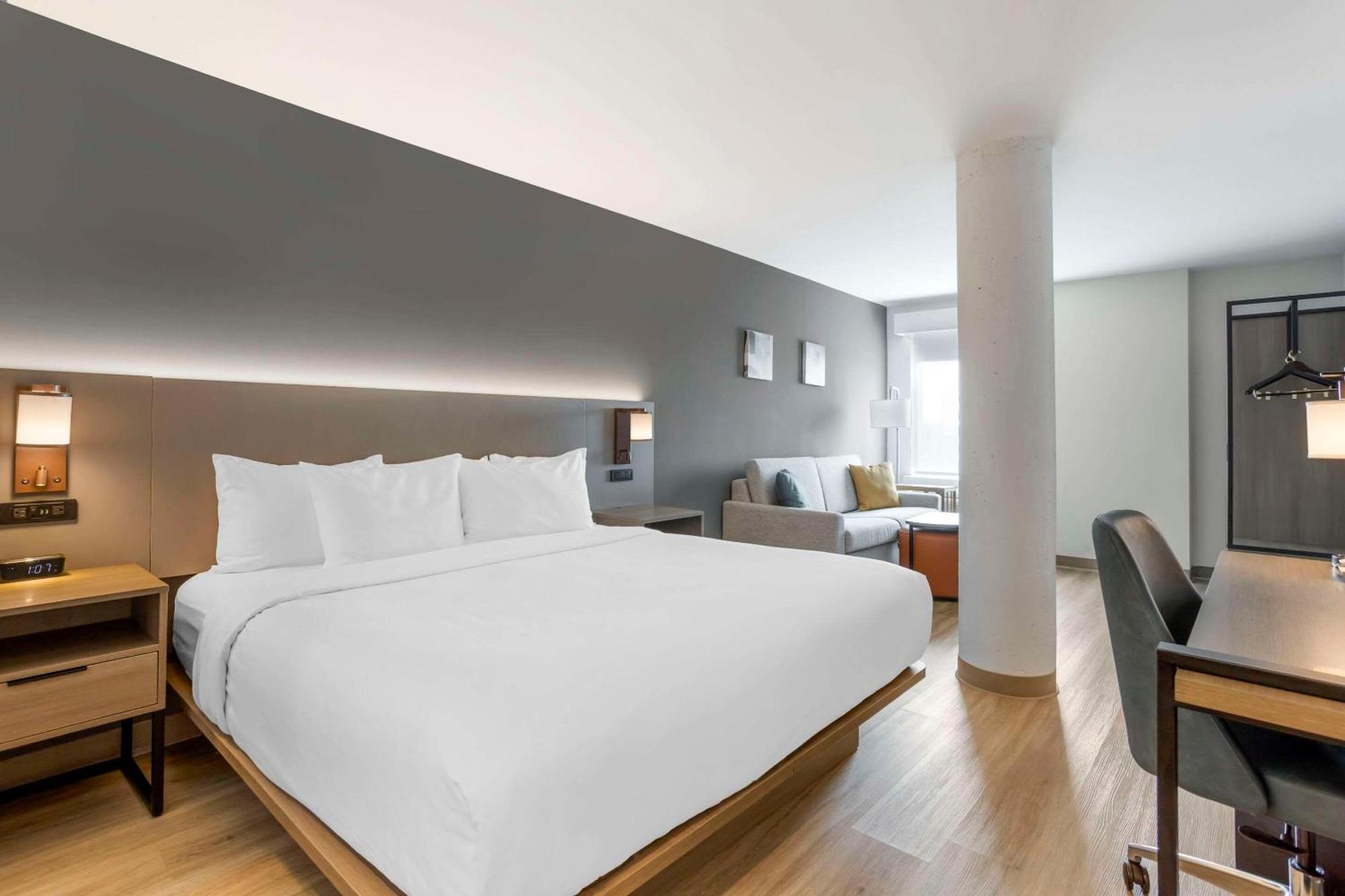 Comfort Inn & Suites Newark Liberty International Airport Bagian luar foto