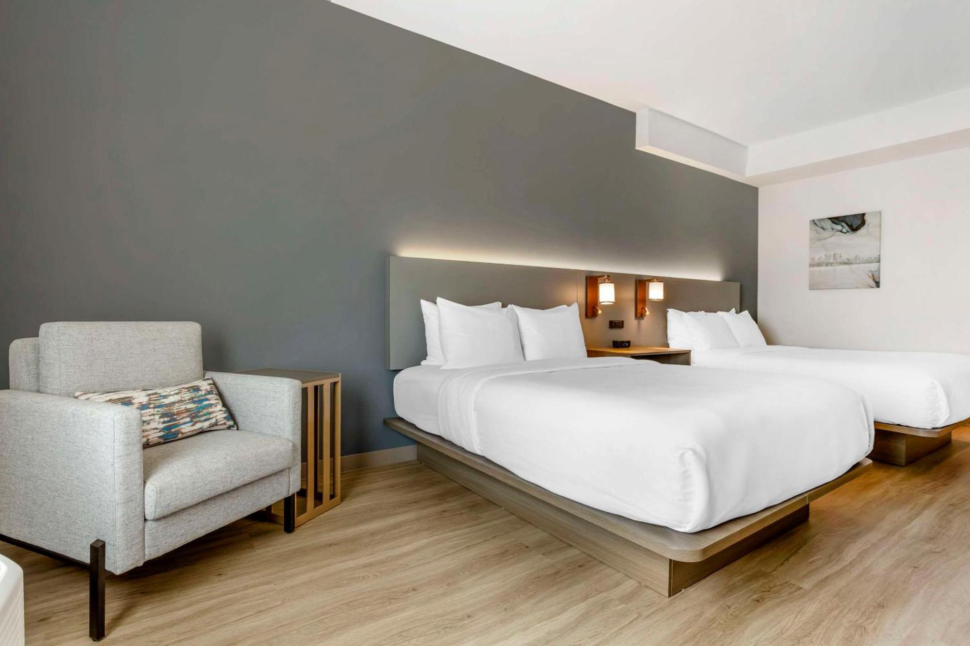 Comfort Inn & Suites Newark Liberty International Airport Bagian luar foto