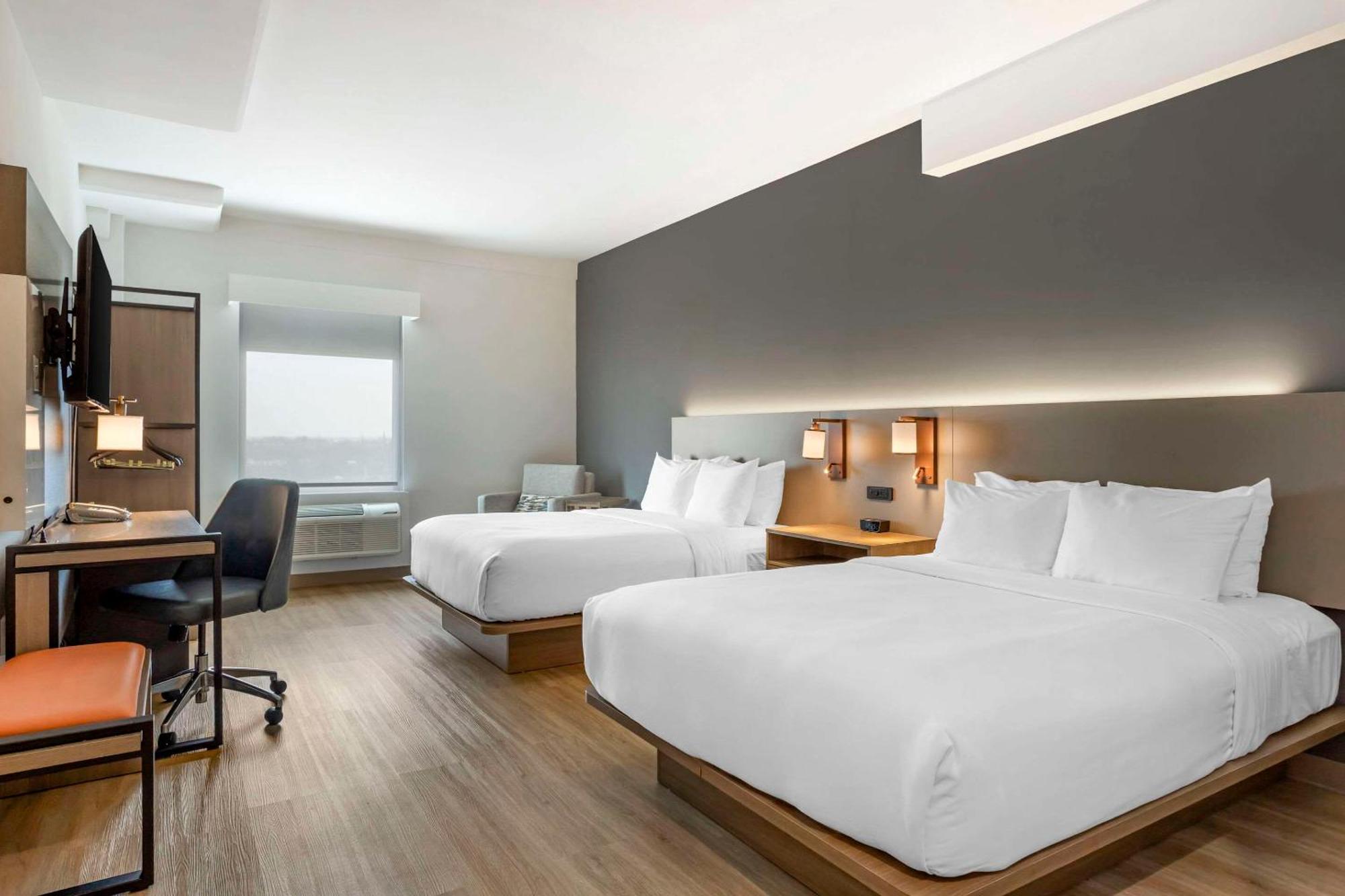 Comfort Inn & Suites Newark Liberty International Airport Bagian luar foto