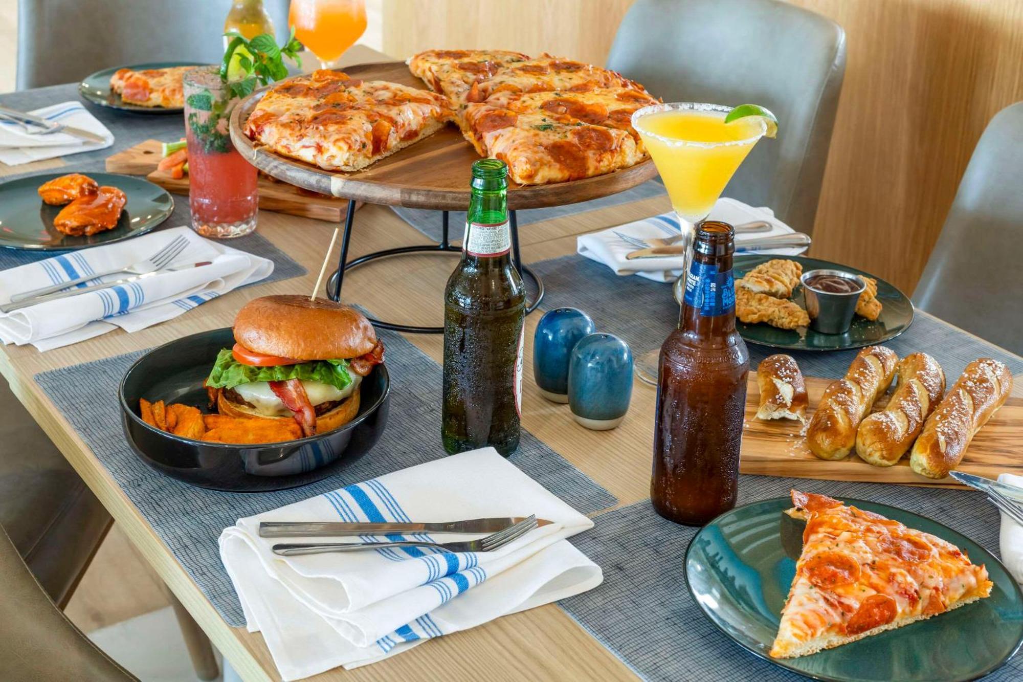 Comfort Inn & Suites Newark Liberty International Airport Bagian luar foto